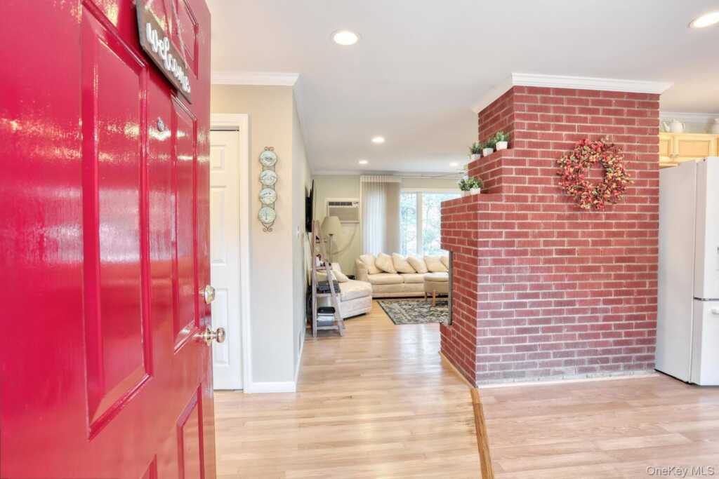 96 Collyer Avenue, New City, NY 10956 - Photo 3 of 38