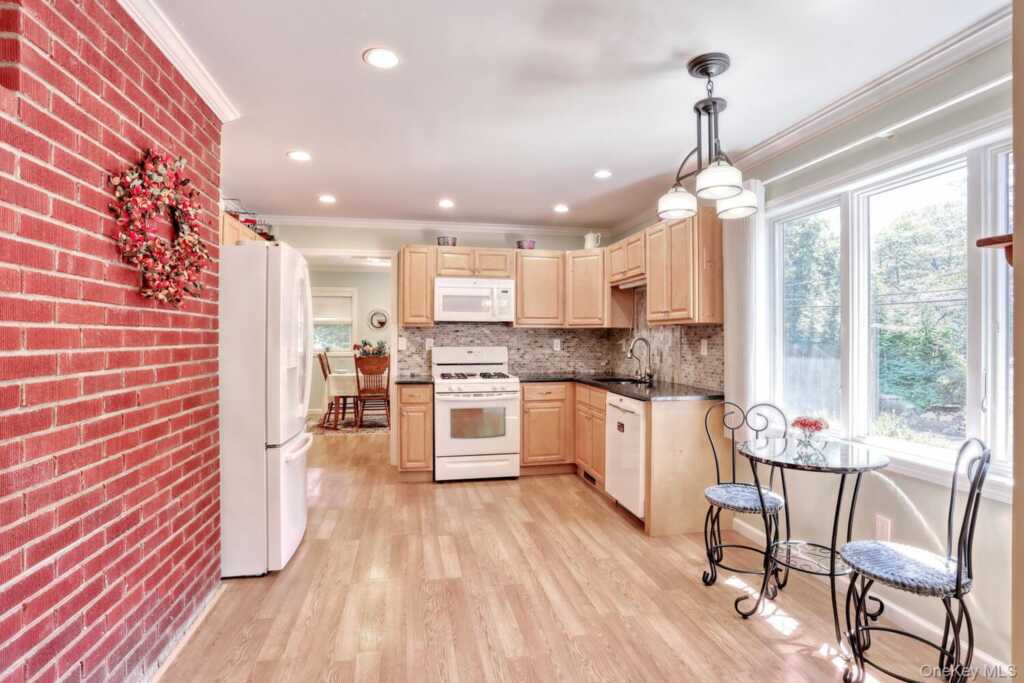 96 Collyer Avenue, New City, NY 10956 - Photo 6 of 38