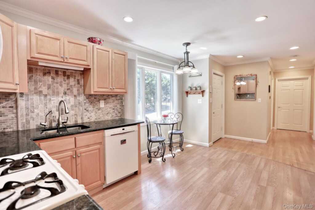 96 Collyer Avenue, New City, NY 10956 - Photo 8 of 38