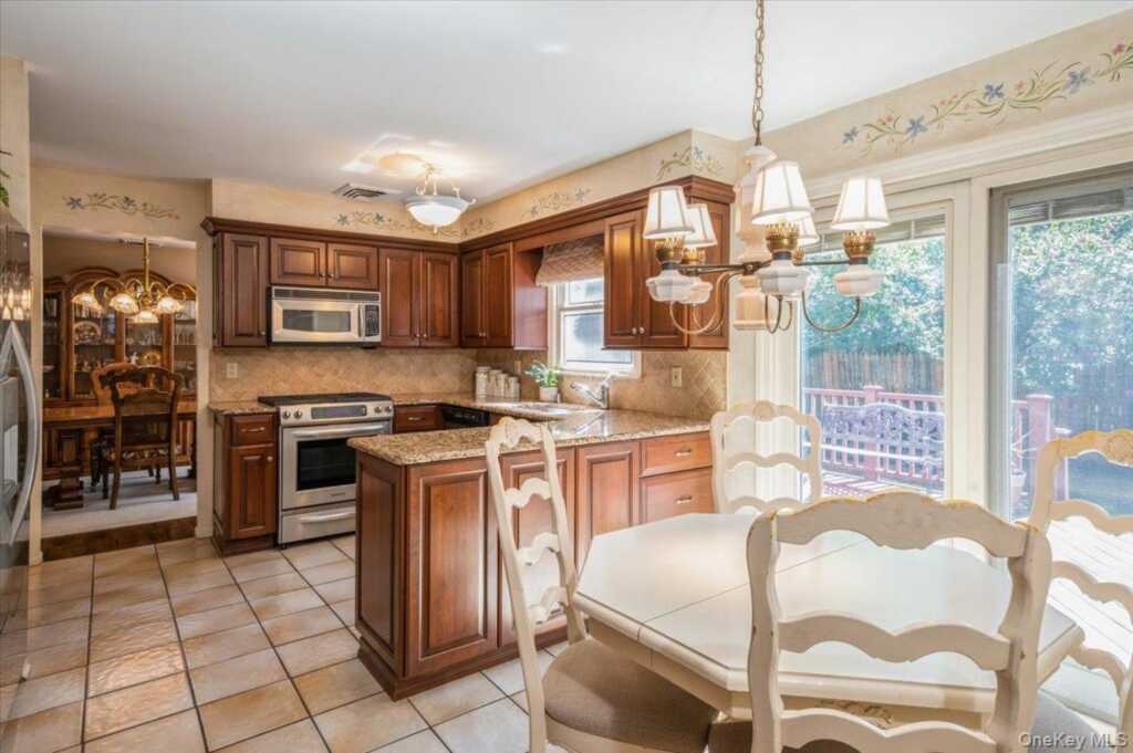 3 Termakay Drive, New City, NY 10956 - Photo 9 of 26