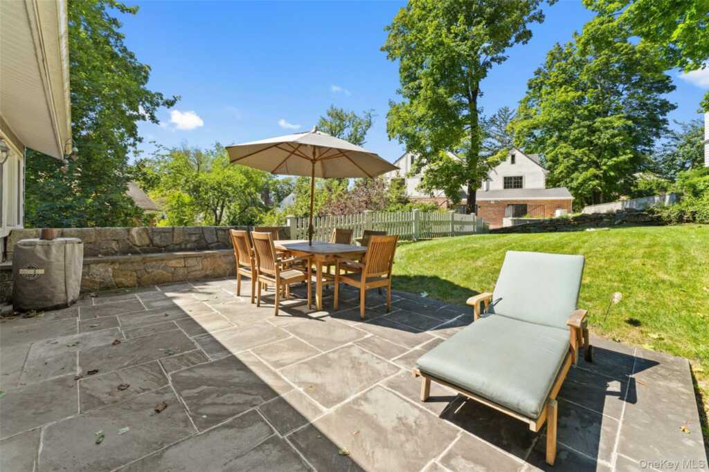 114 Oxford Road, New Rochelle, NY 10804 - Photo 11 of 29