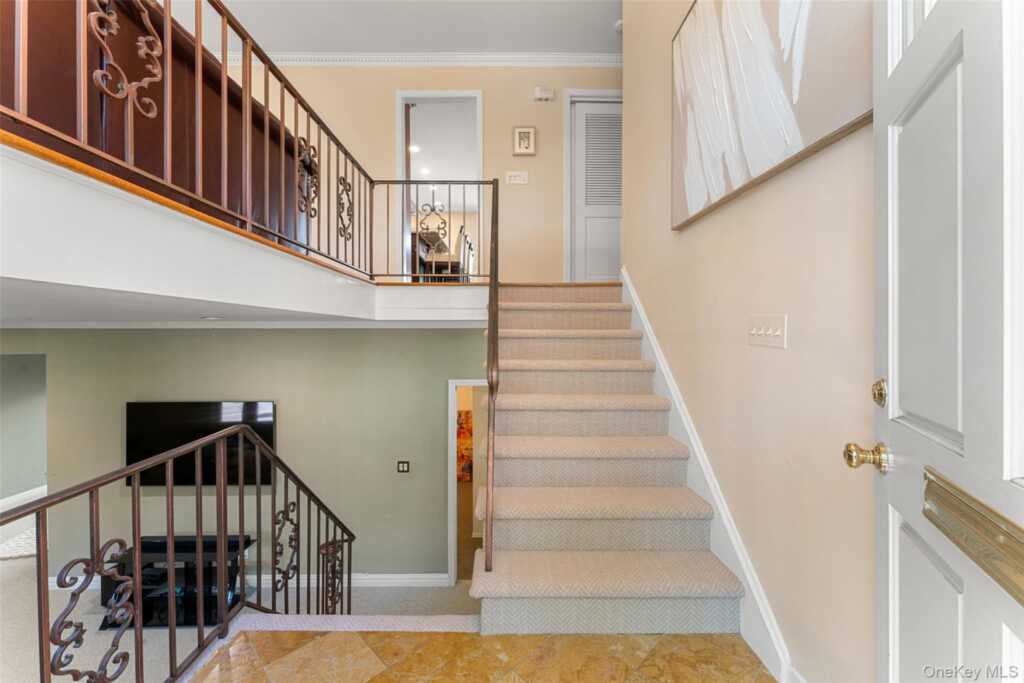 114 Oxford Road, New Rochelle, NY 10804 - Photo 2 of 29