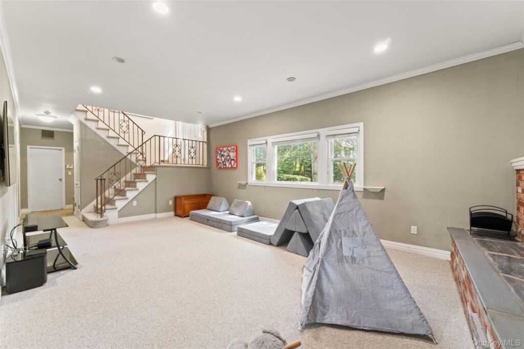 114 Oxford Road, New Rochelle, NY 10804 - Photo 20 of 29