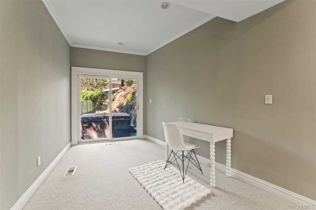114 Oxford Road, New Rochelle, NY 10804 - Photo 21 of 29