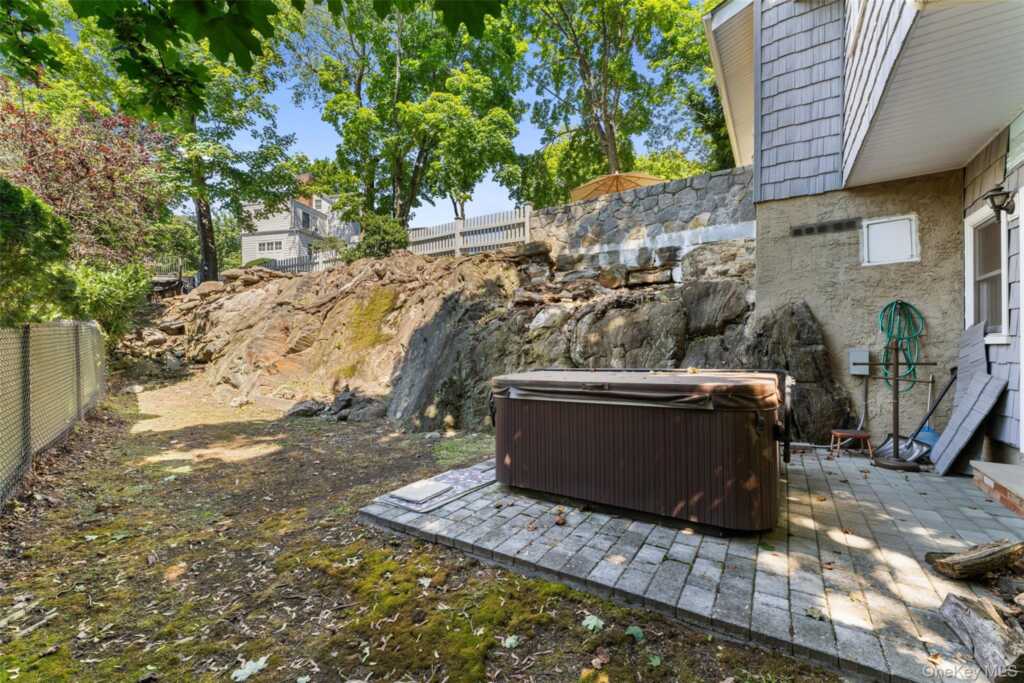 114 Oxford Road, New Rochelle, NY 10804 - Photo 25 of 29