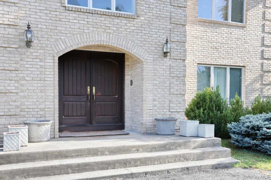 6 Tor Terrace, New City, NY 10956 - Photo 2 of 7