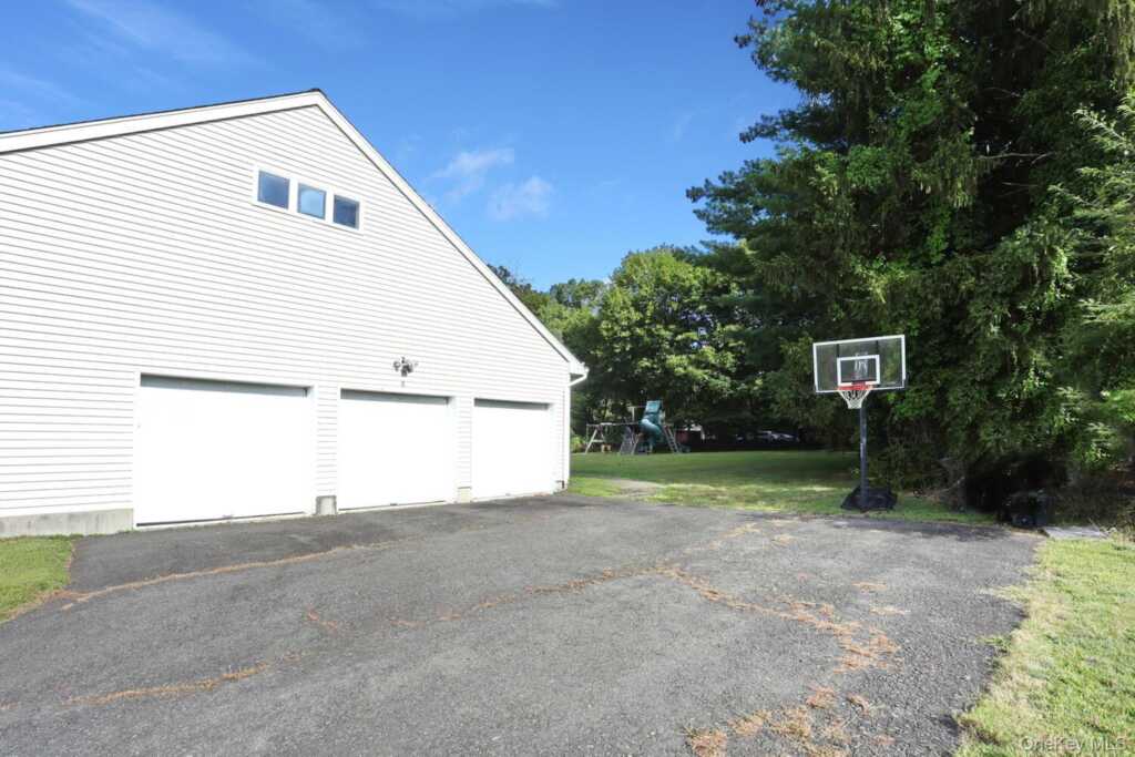 6 Tor Terrace, New City, NY 10956 - Photo 3 of 7