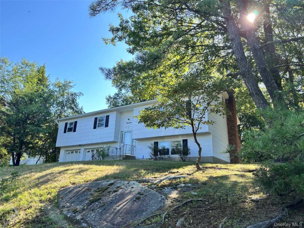 14 Delaware Drive, Nyack, NY 10960 - Photo 3 of 28