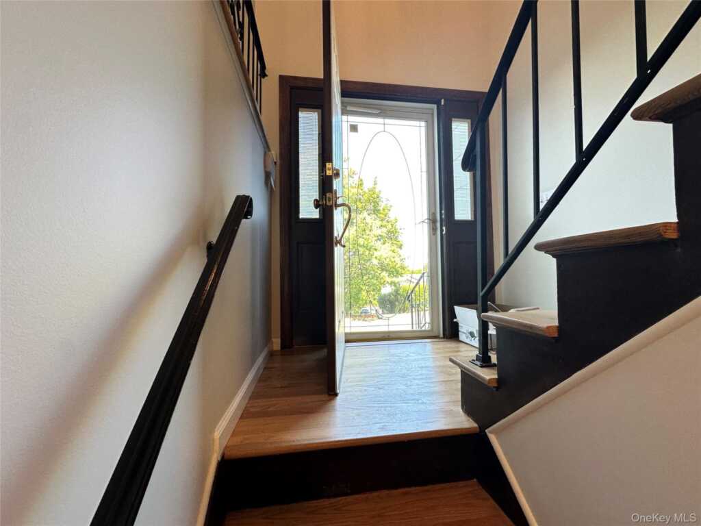 14 Delaware Drive, Nyack, NY 10960 - Photo 4 of 28