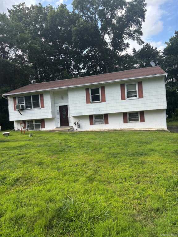 19 Birchwood Avenue, Nanuet, NY 10954