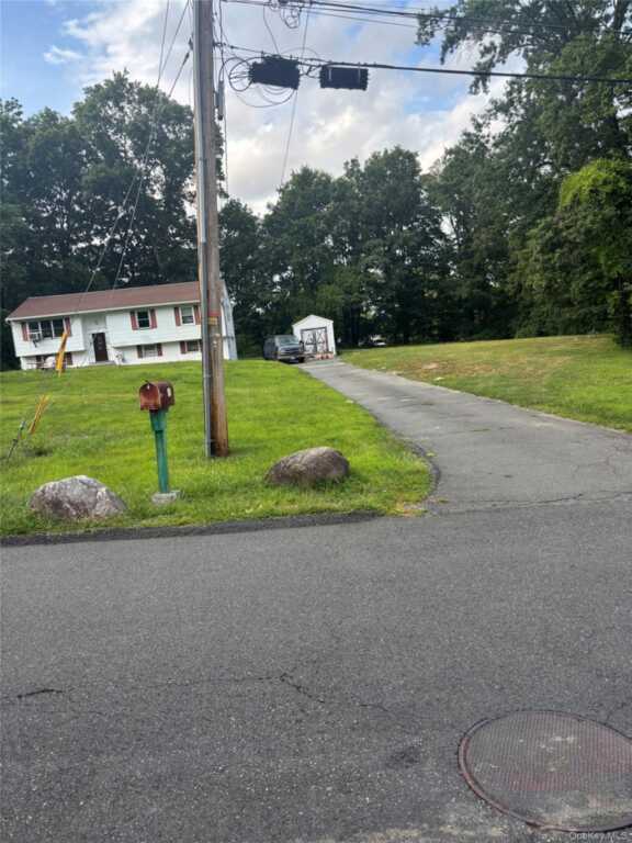 19 Birchwood Avenue, Nanuet, NY 10954 - Photo 4 of 16