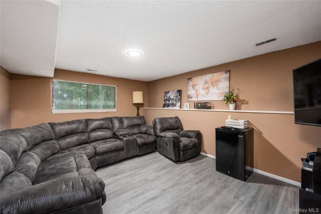 107 Treetop Circle, Nanuet, NY 10954 - Photo 28 of 48