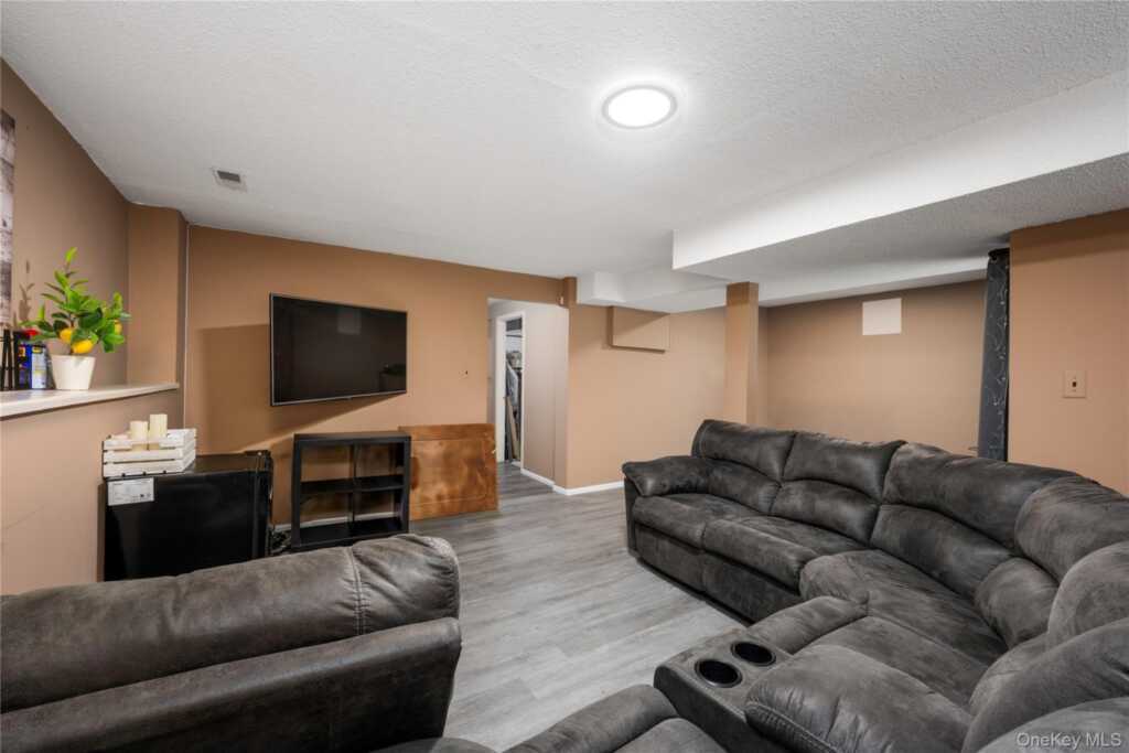 107 Treetop Circle, Nanuet, NY 10954 - Photo 29 of 48
