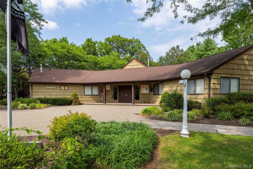 107 Treetop Circle, Nanuet, NY 10954 - Photo 34 of 48
