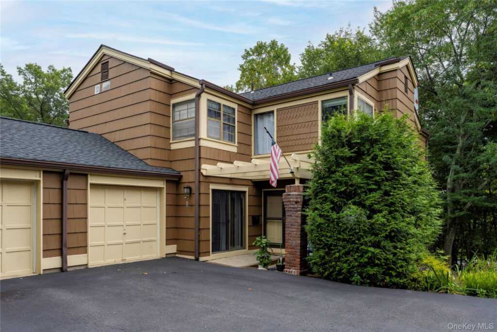 107 Treetop Circle, Nanuet, NY 10954 - Photo 4 of 48
