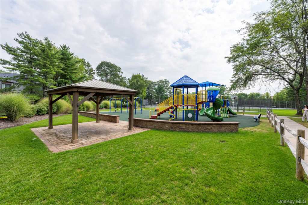 107 Treetop Circle, Nanuet, NY 10954 - Photo 41 of 48