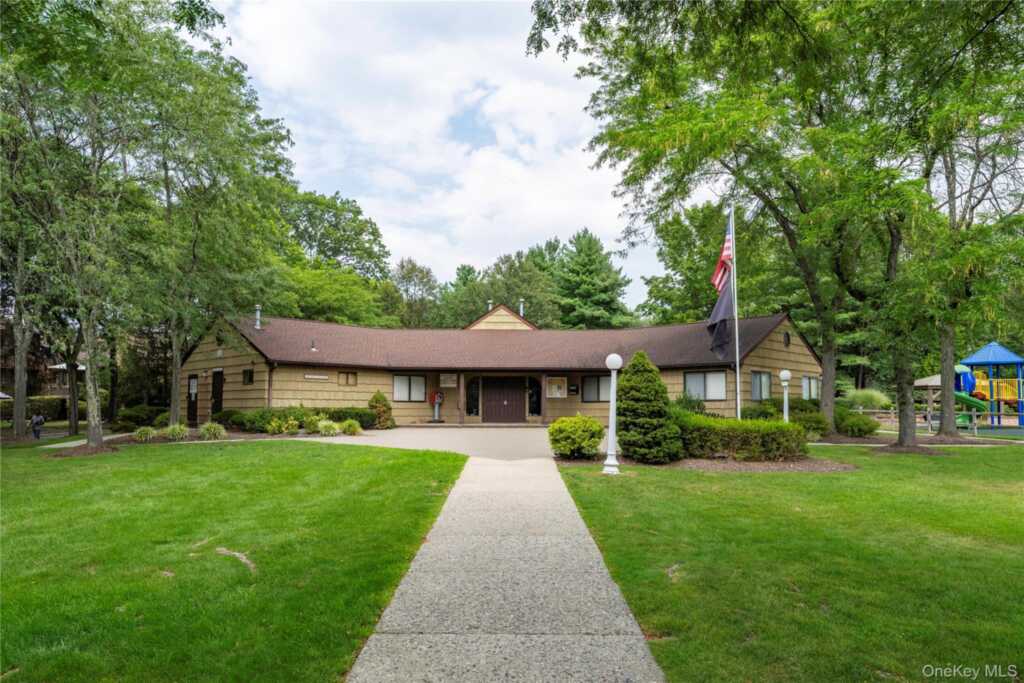 107 Treetop Circle, Nanuet, NY 10954 - Photo 42 of 48