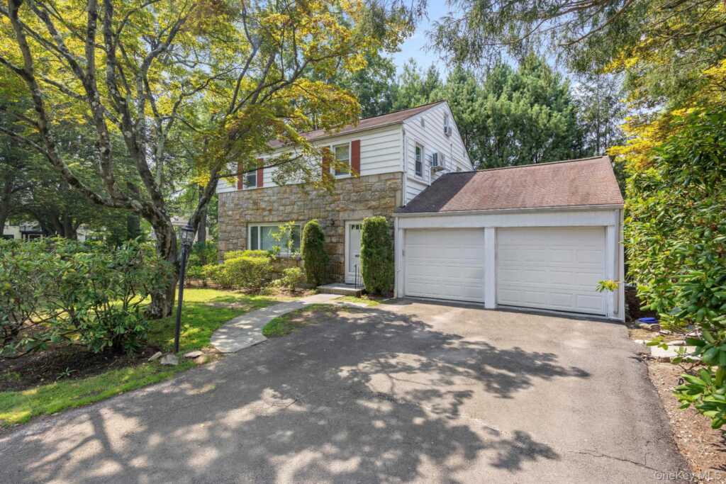 1 Blackthorn Lane, White Plains, NY 10606