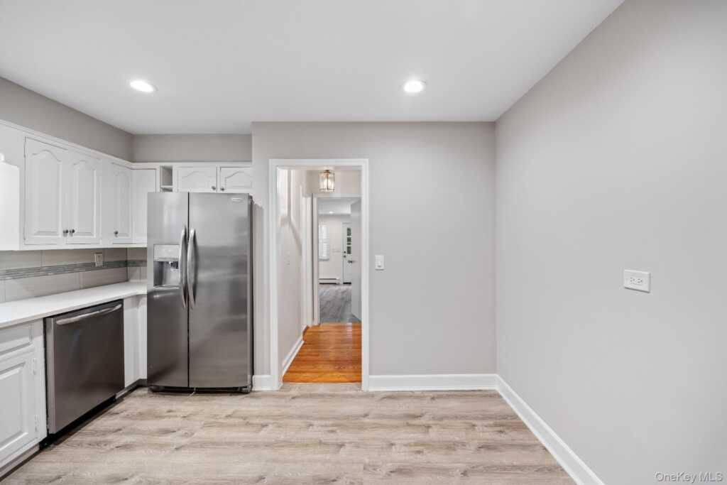 1 Blackthorn Lane, White Plains, NY 10606 - Photo 11 of 28