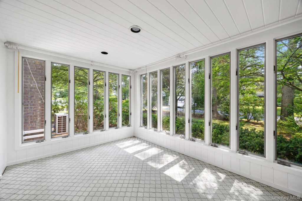 1 Blackthorn Lane, White Plains, NY 10606 - Photo 12 of 28