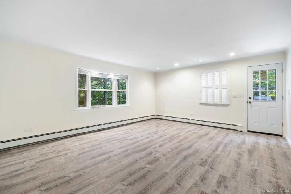 1 Blackthorn Lane, White Plains, NY 10606 - Photo 16 of 28