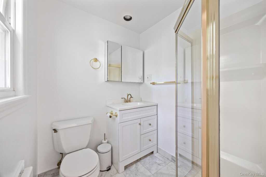1 Blackthorn Lane, White Plains, NY 10606 - Photo 19 of 28