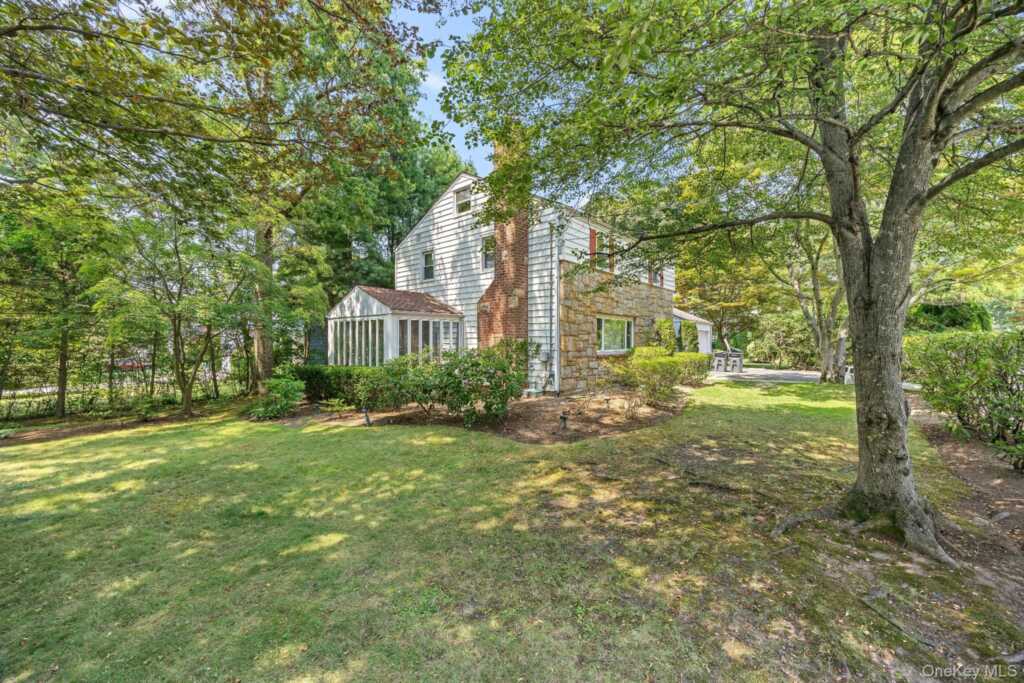 1 Blackthorn Lane, White Plains, NY 10606 - Photo 2 of 28