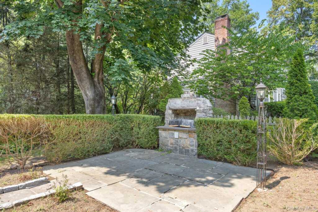1 Blackthorn Lane, White Plains, NY 10606 - Photo 27 of 28