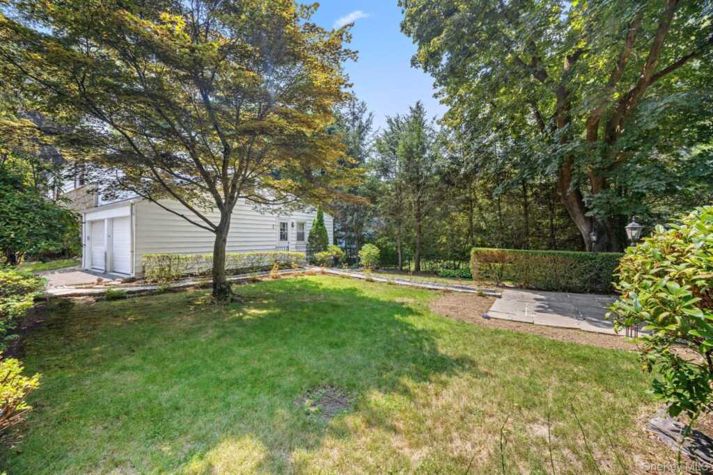 1 Blackthorn Lane, White Plains, NY 10606 - Photo 28 of 28