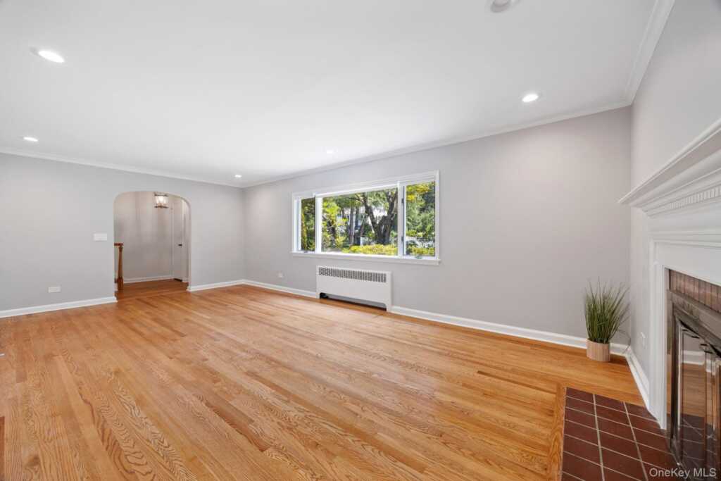 1 Blackthorn Lane, White Plains, NY 10606 - Photo 6 of 28