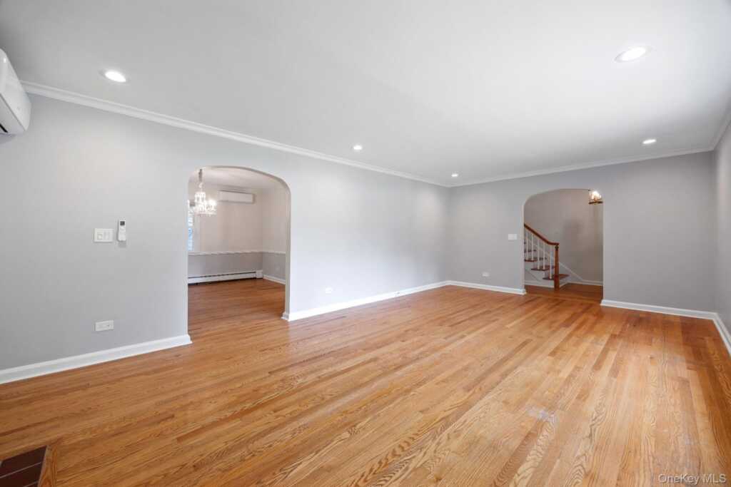 1 Blackthorn Lane, White Plains, NY 10606 - Photo 7 of 28