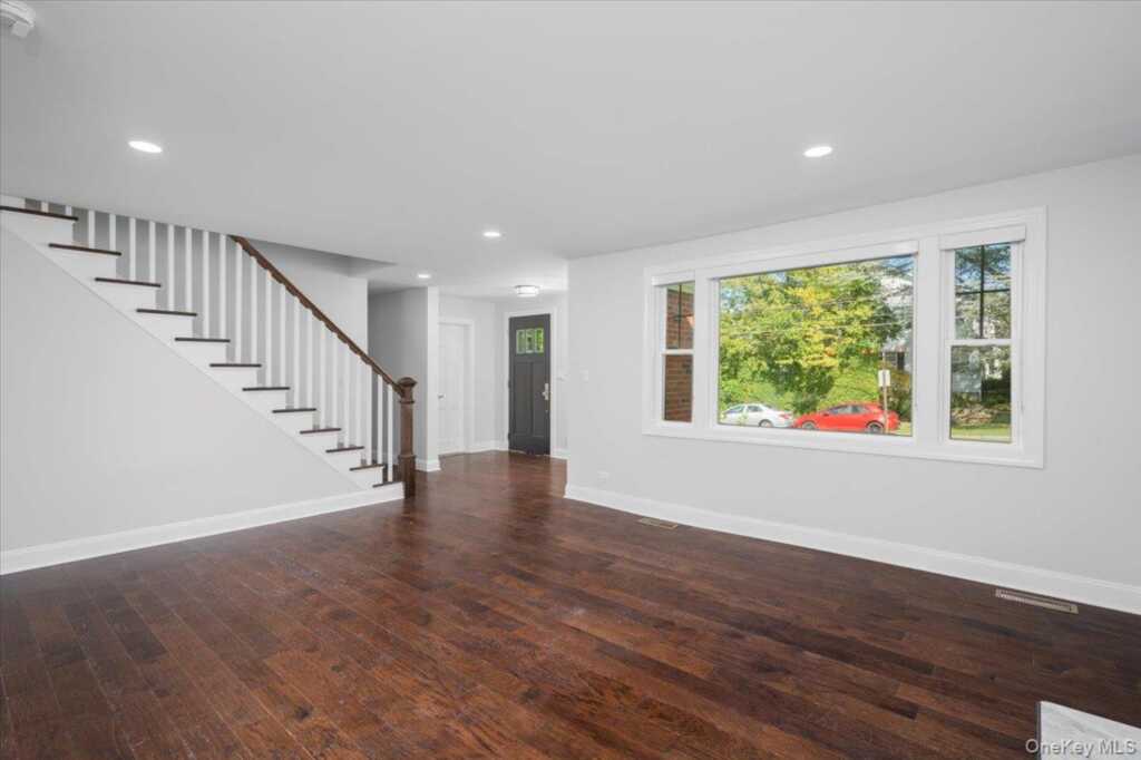 115 Davis Avenue, White Plains, NY 10605 - Photo 2 of 26