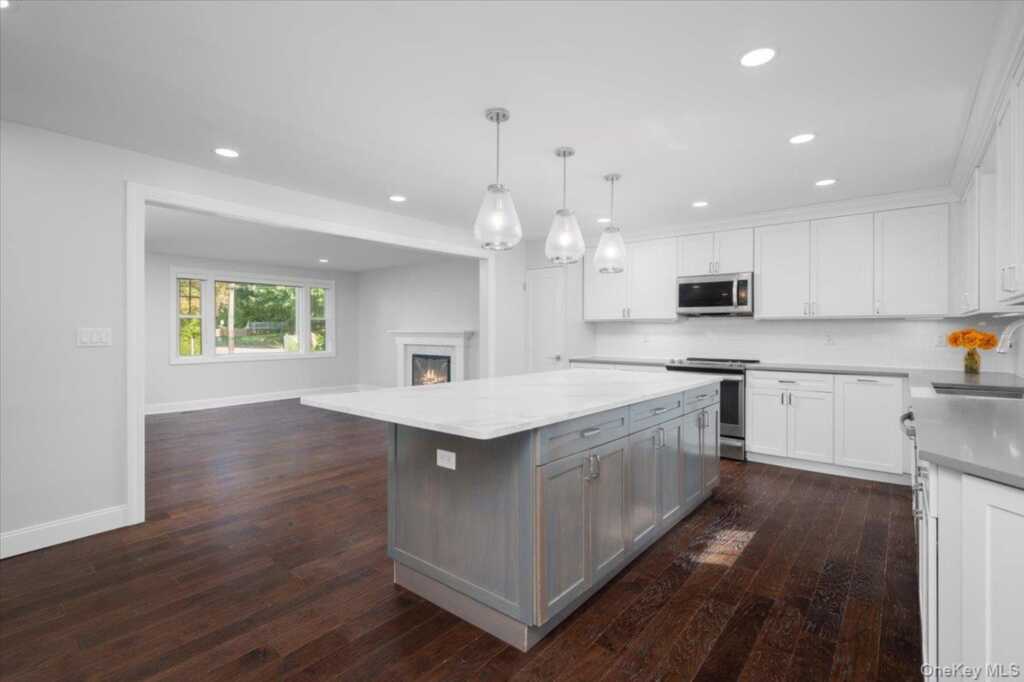 115 Davis Avenue, White Plains, NY 10605 - Photo 4 of 26