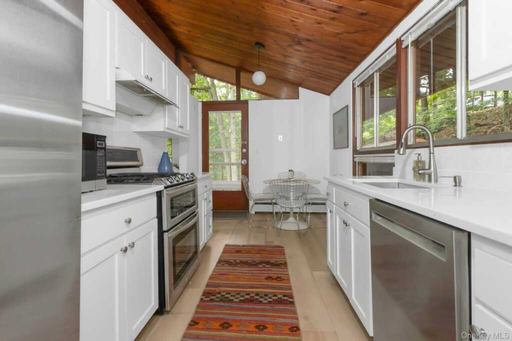905 Route 9W, Nyack, NY 10960 - Photo 9 of 44