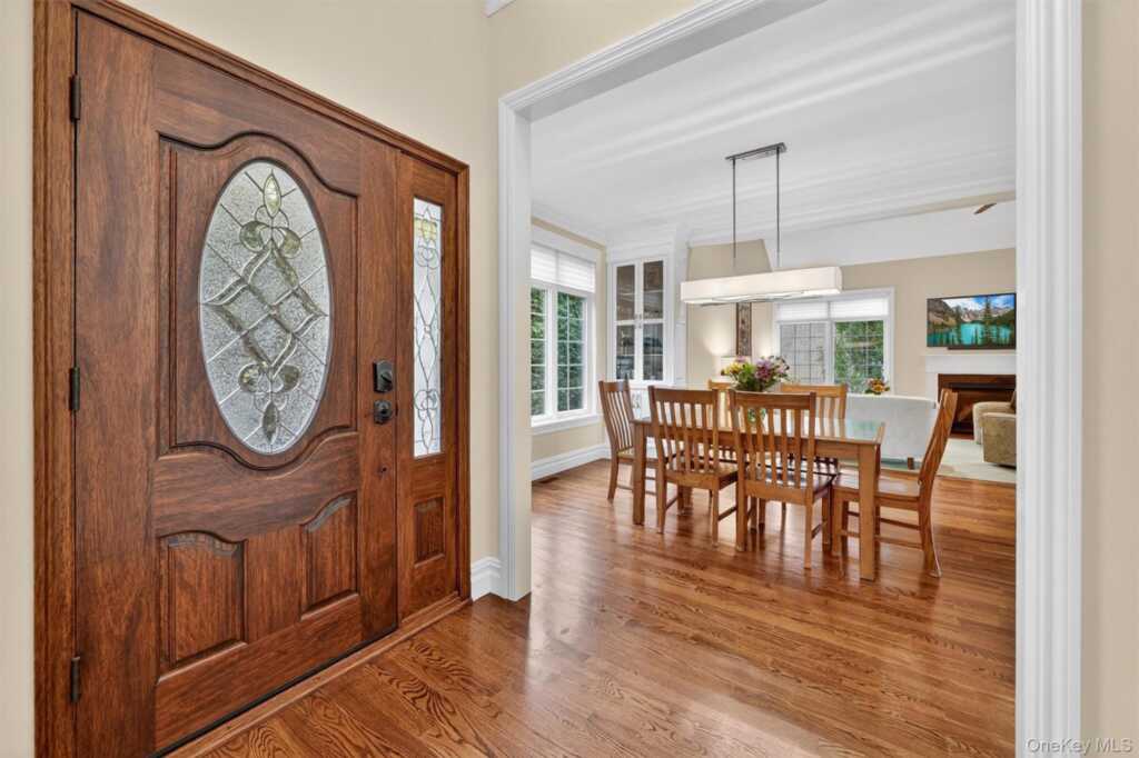 29 Michael Roberts Court, Pearl River, NY 10965 - Photo 4 of 44