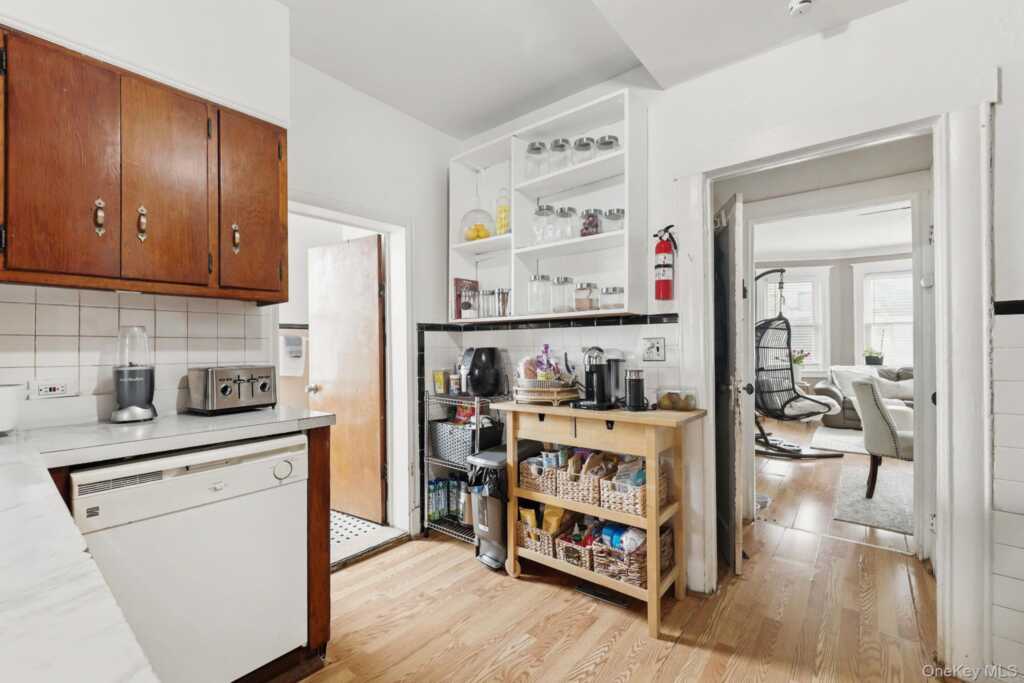 40 Longview Avenue, White Plains, NY 10605 - Photo 14 of 45