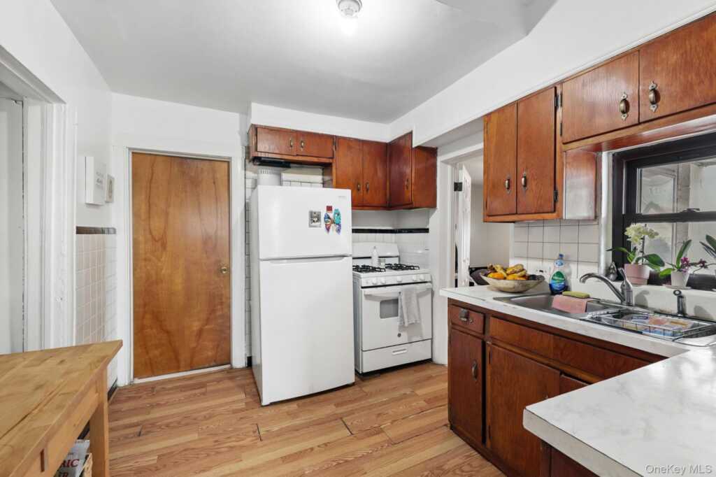 40 Longview Avenue, White Plains, NY 10605 - Photo 16 of 45