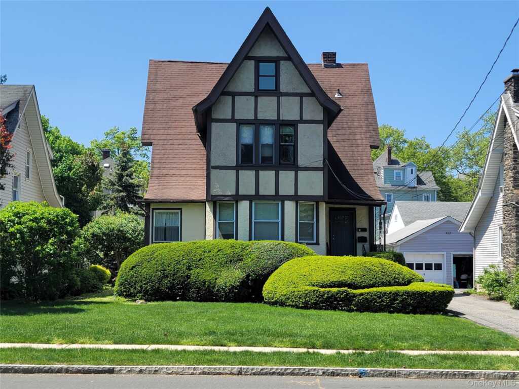 40 Longview Avenue, White Plains, NY 10605 - Photo 3 of 45