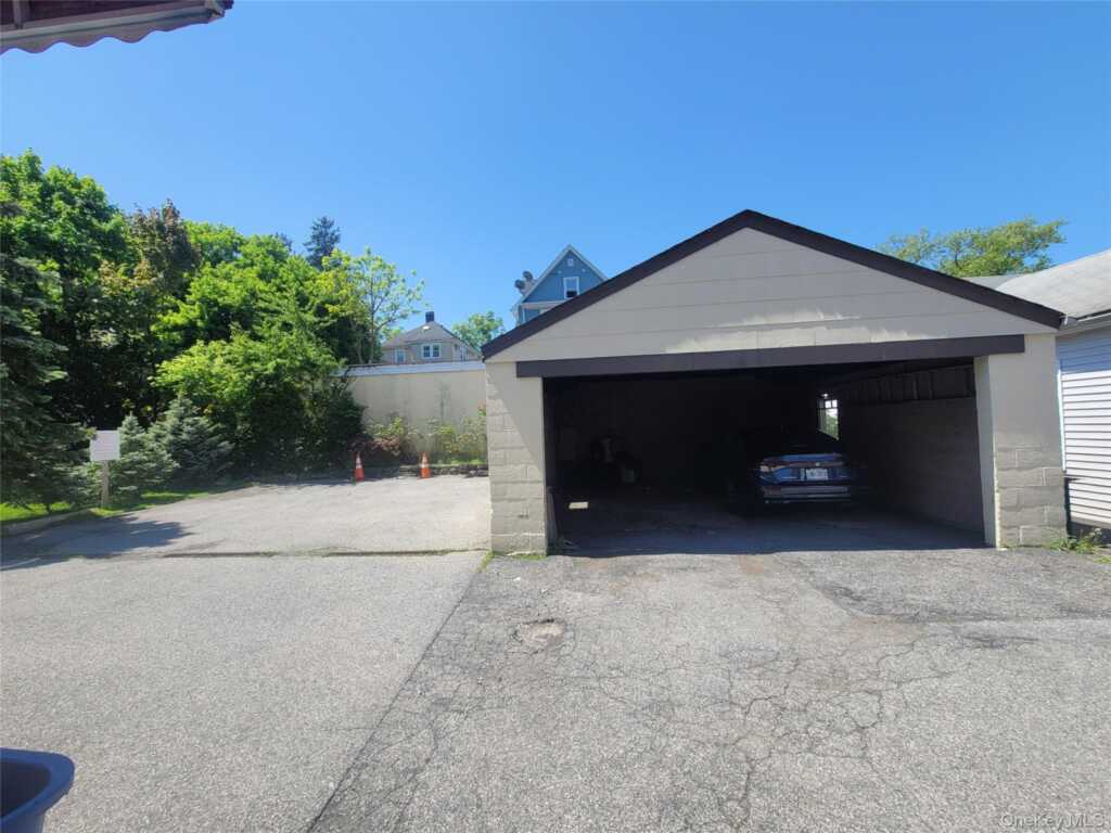 40 Longview Avenue, White Plains, NY 10605 - Photo 6 of 45
