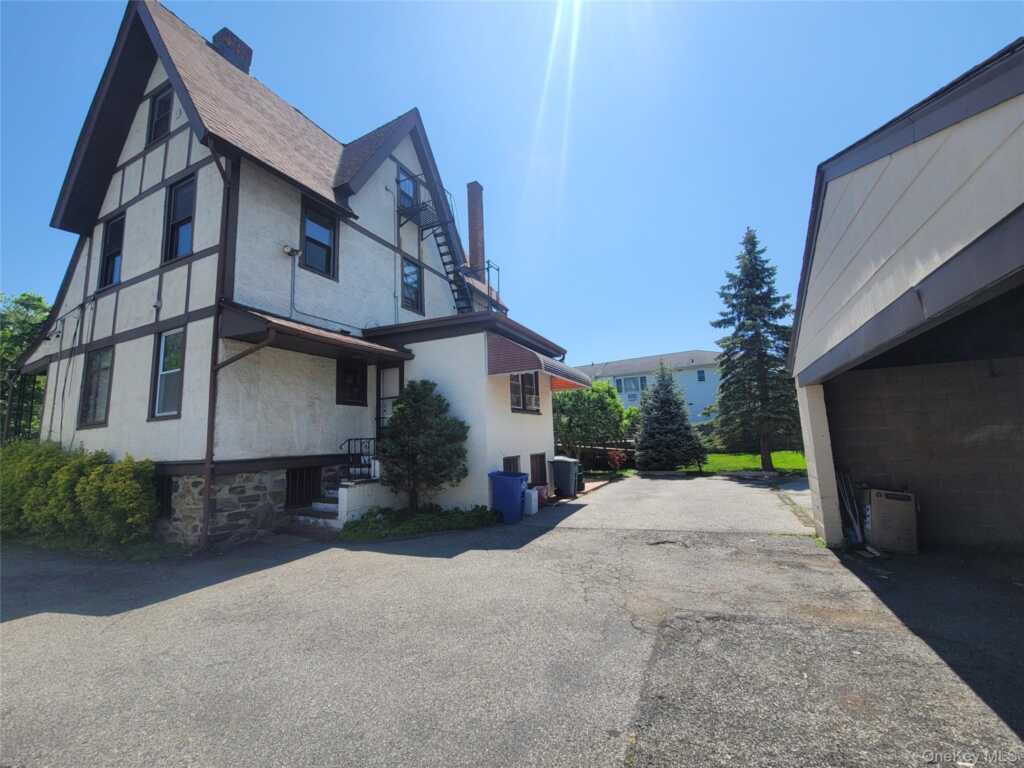 40 Longview Avenue, White Plains, NY 10605 - Photo 8 of 45