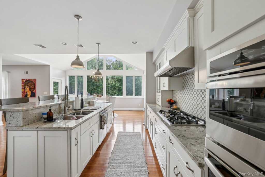 350 Boxberger Road, Valley Cottage, NY 10989 - Photo 13 of 50