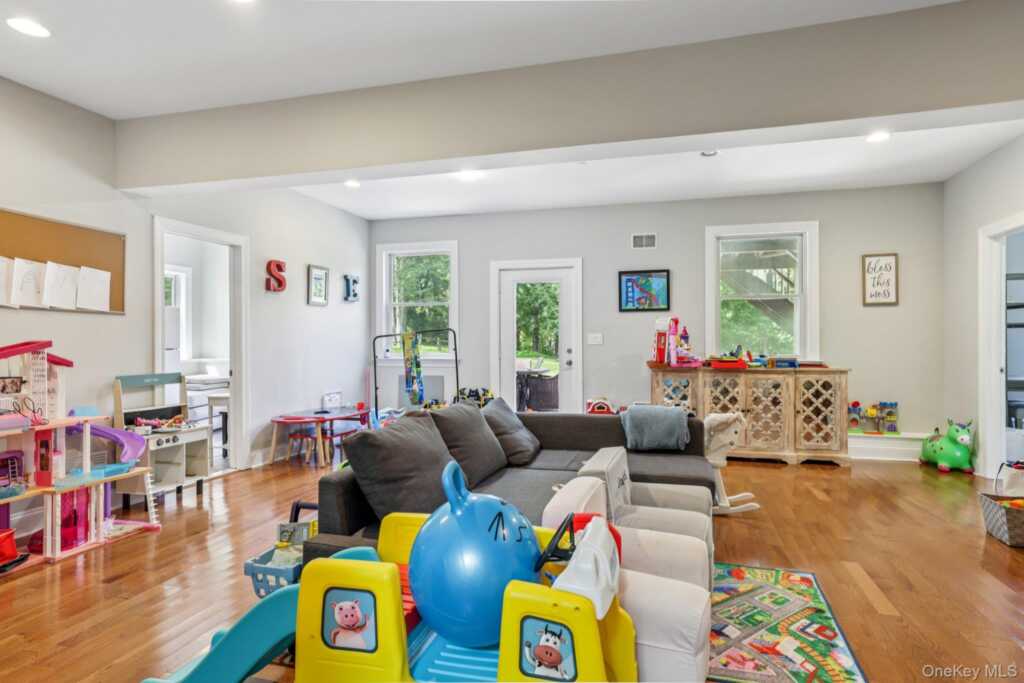 350 Boxberger Road, Valley Cottage, NY 10989 - Photo 34 of 50