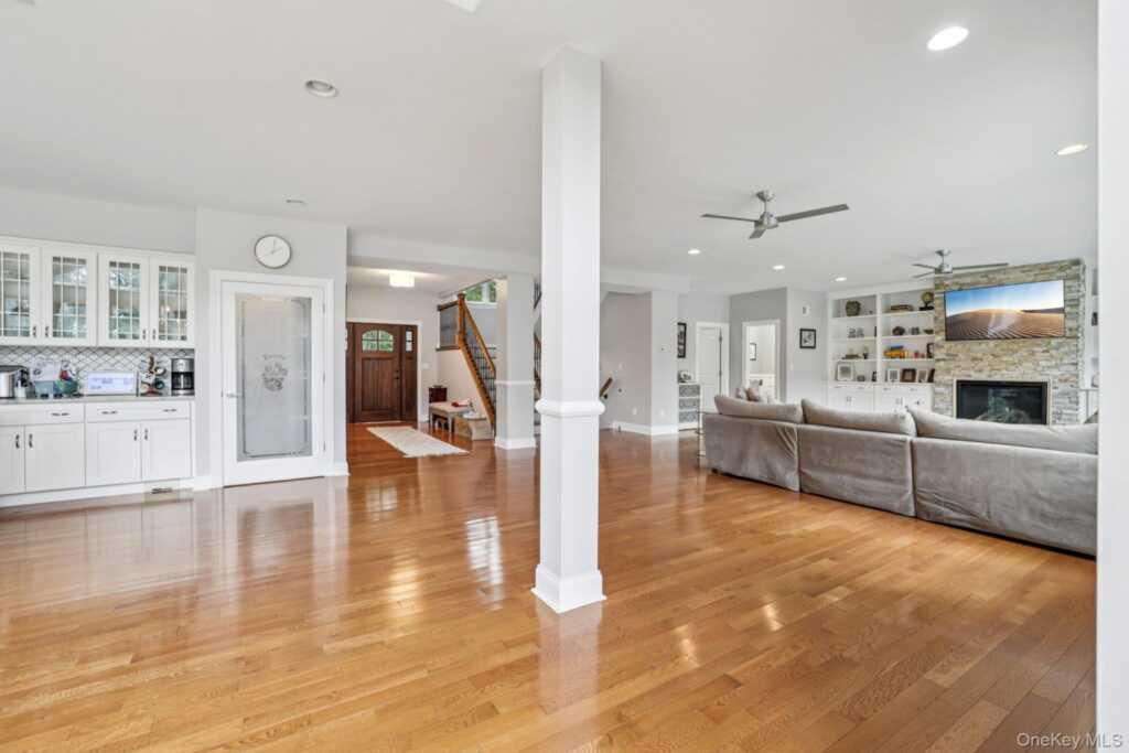 350 Boxberger Road, Valley Cottage, NY 10989 - Photo 7 of 50