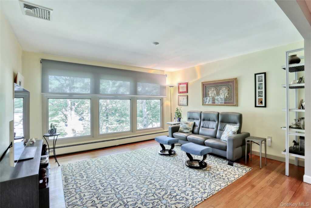 4 Steinway Court, Suffern, NY 10901 - Photo 13 of 32