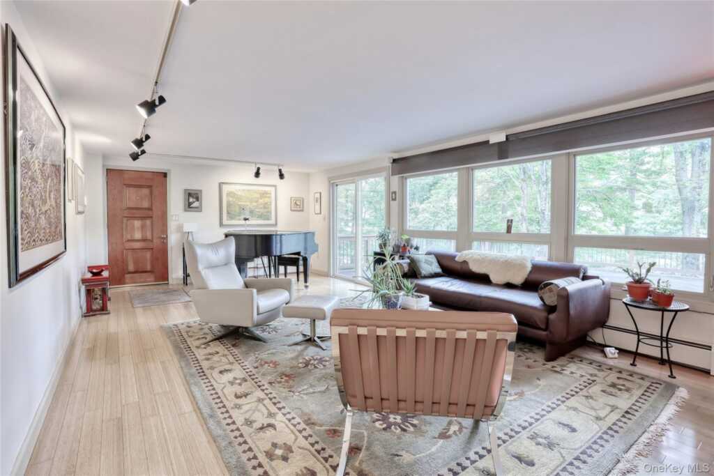 4 Steinway Court, Suffern, NY 10901 - Photo 22 of 32