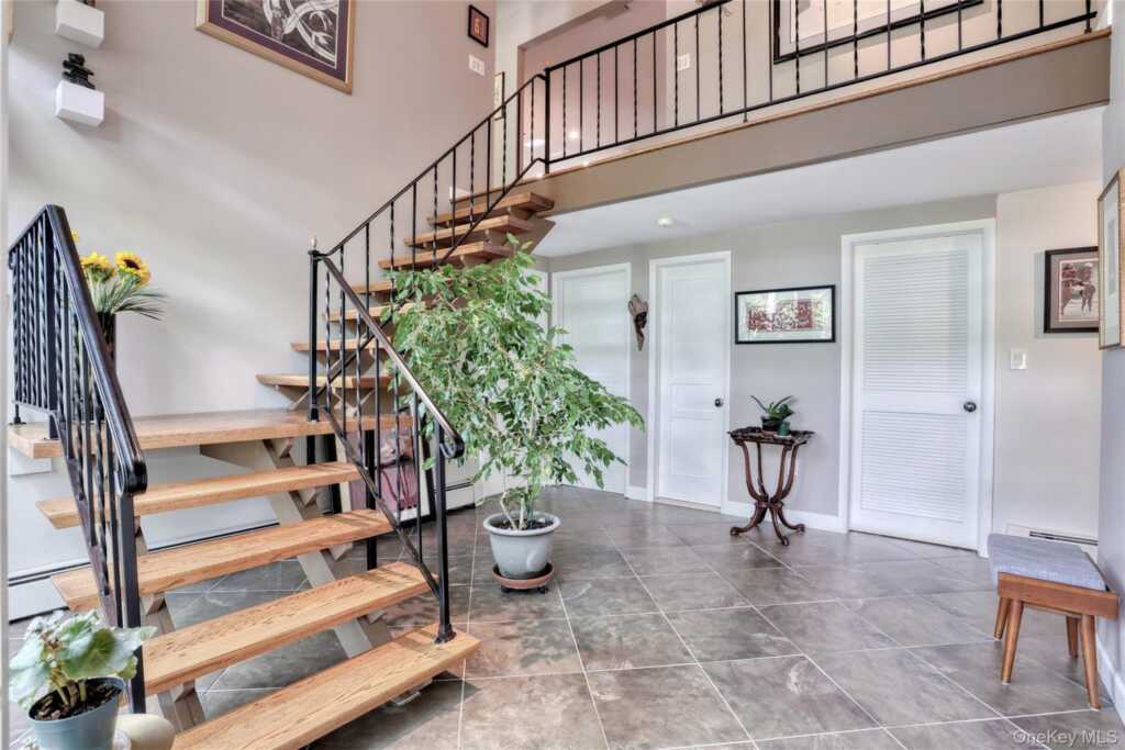 4 Steinway Court, Suffern, NY 10901 - Photo 3 of 32