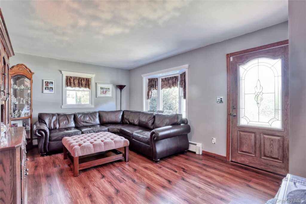 31 Lexow Avenue, Nanuet, NY 10954 - Photo 3 of 24