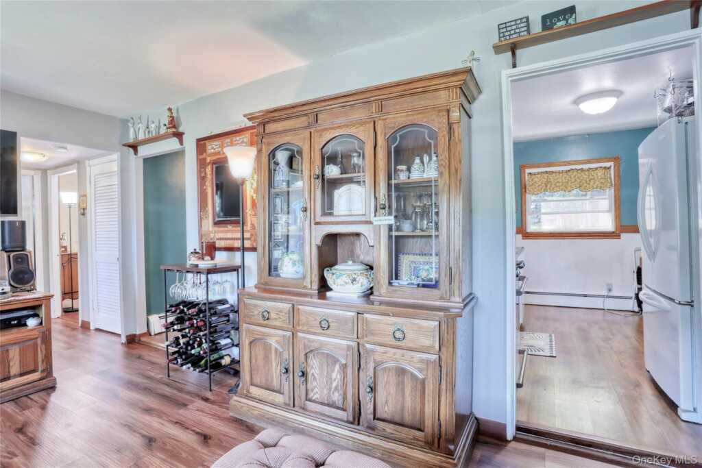 31 Lexow Avenue, Nanuet, NY 10954 - Photo 4 of 24