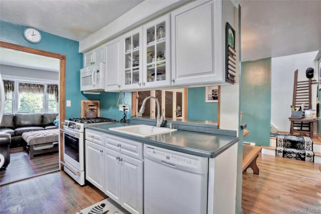 31 Lexow Avenue, Nanuet, NY 10954 - Photo 6 of 24