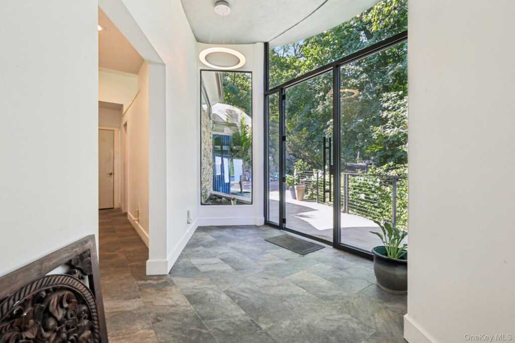 288 South Boulevard, Nyack, NY 10960 - Photo 4 of 29